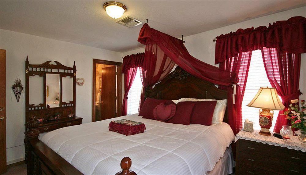 The Whispering Pines Inn Норман Экстерьер фото