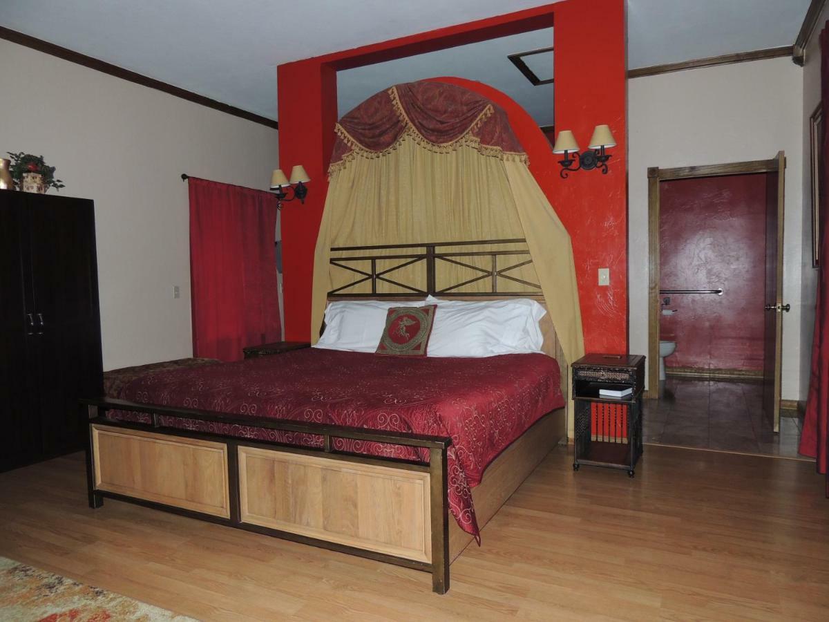 The Whispering Pines Inn Норман Экстерьер фото