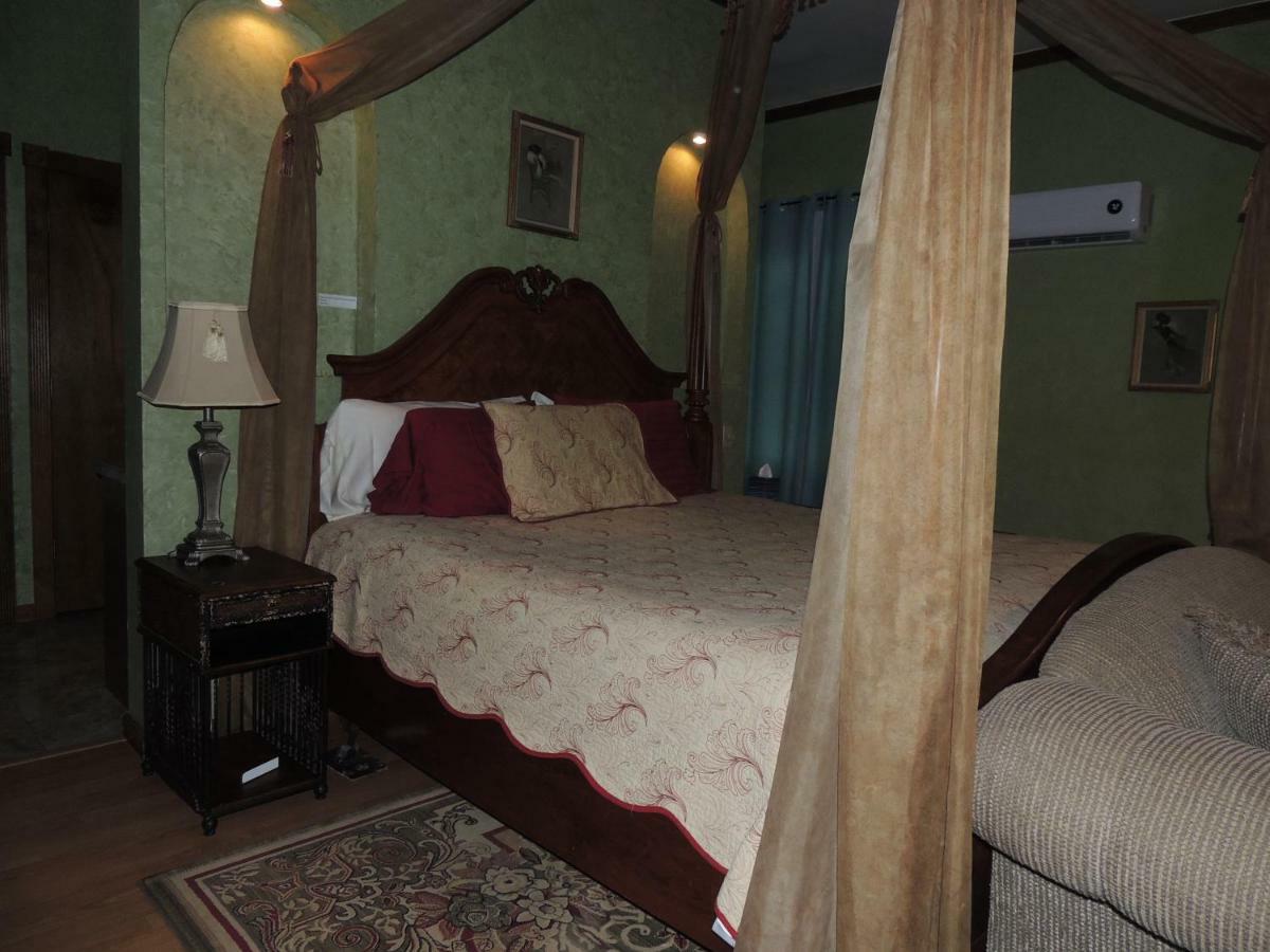 The Whispering Pines Inn Норман Экстерьер фото