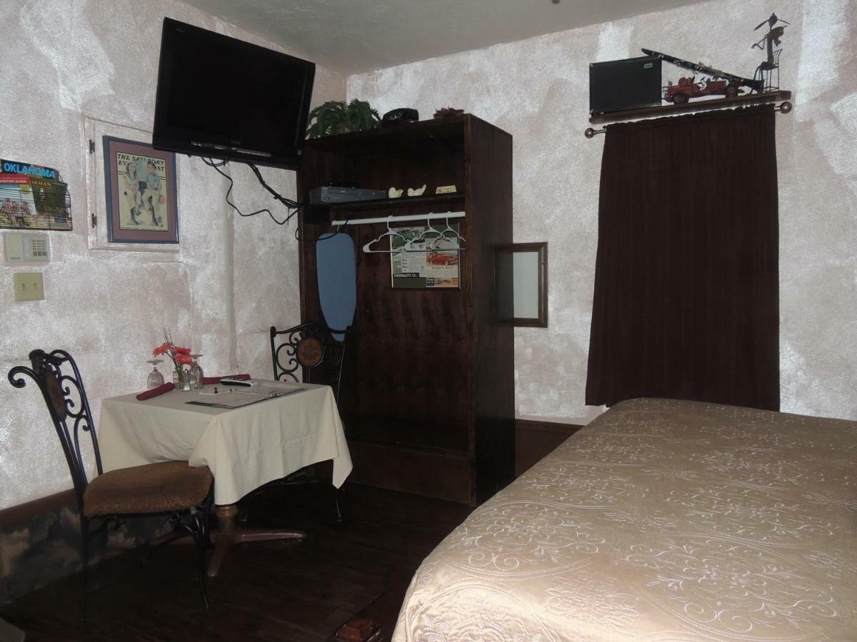 The Whispering Pines Inn Норман Экстерьер фото